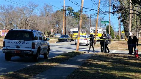 Teenage boy shot near elementary school in Southeast DC